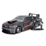 Masinuta marvel metalica ford mustang, scara 1: 32, si figurina metalica war machine, jada