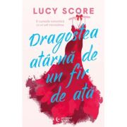 Dragostea atarna de un fir de ata - Lucy Score