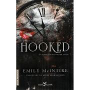 Hooked (un roman din seria Never After) - Emily McIntire