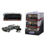 JADA DC JUSTICE LEAGUE SET FIGURINA BATMAN SI MASINUTA METALICA BATMOBILE SCARA 1 LA 32