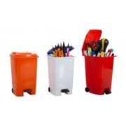 Suport instrumente de scris Ark 1770, model cos gunoi, plastic, diverse culori